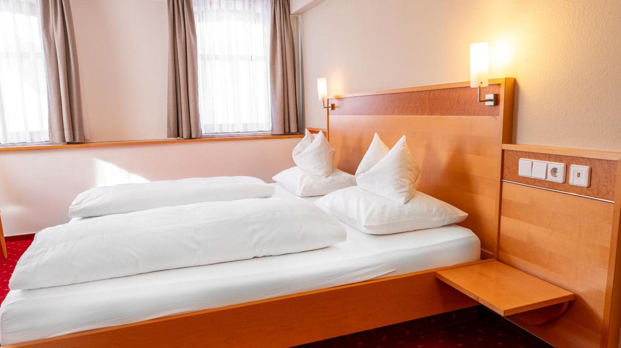 Hotel & Restaurant Post Laichingen Екстериор снимка
