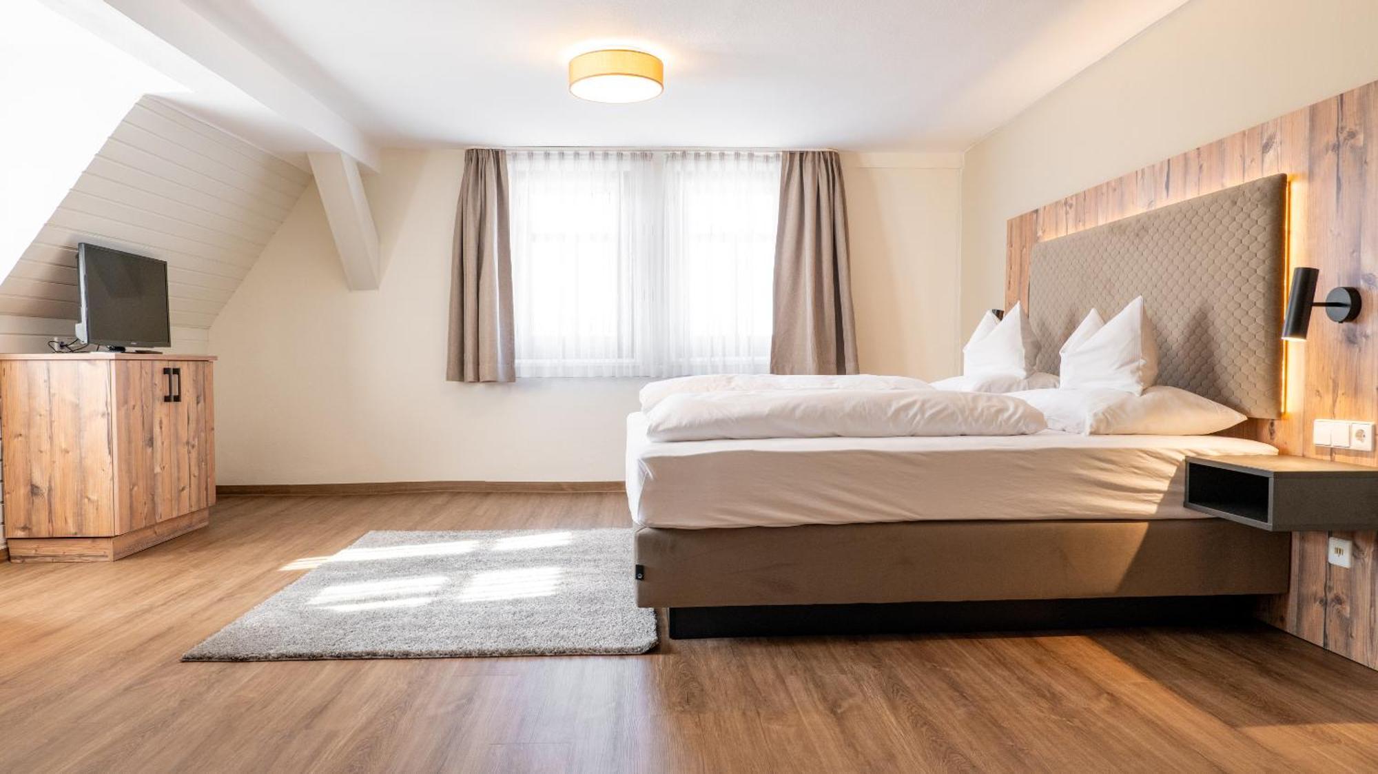 Hotel & Restaurant Post Laichingen Екстериор снимка