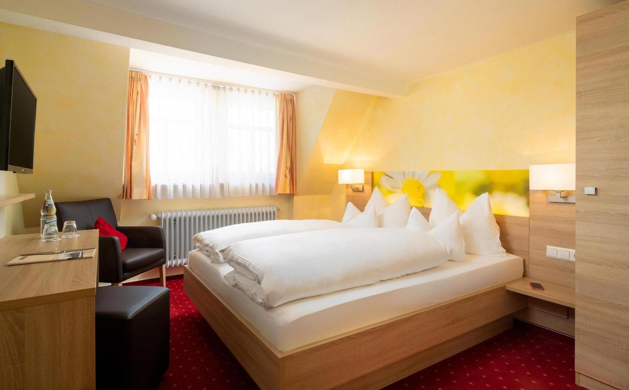 Hotel & Restaurant Post Laichingen Екстериор снимка