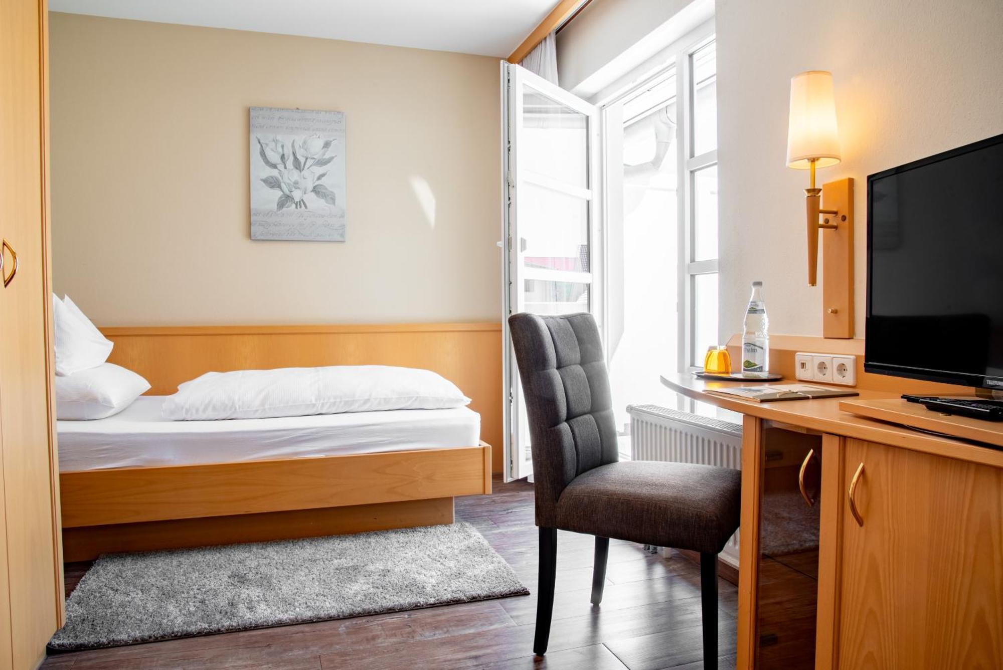 Hotel & Restaurant Post Laichingen Екстериор снимка