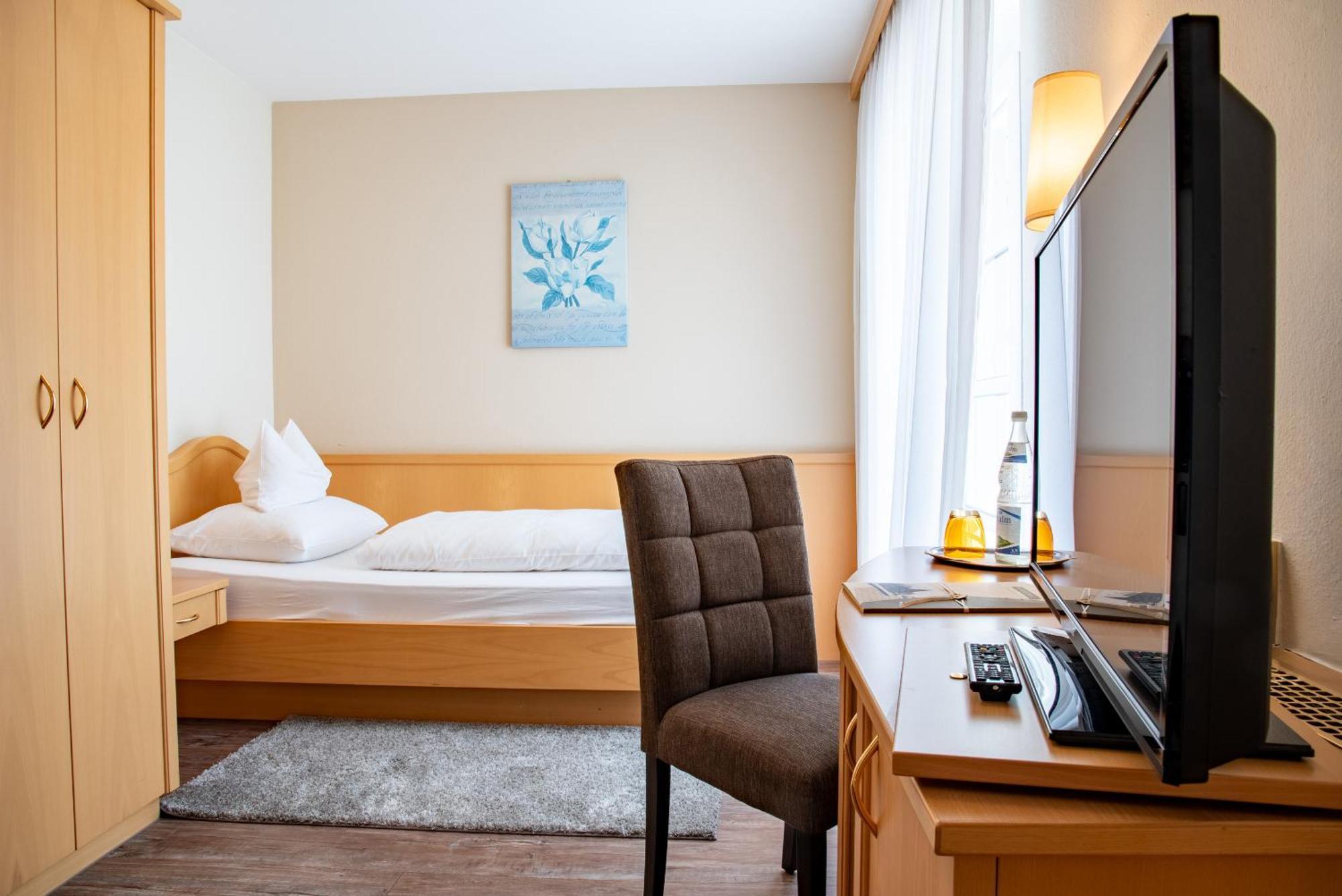 Hotel & Restaurant Post Laichingen Екстериор снимка