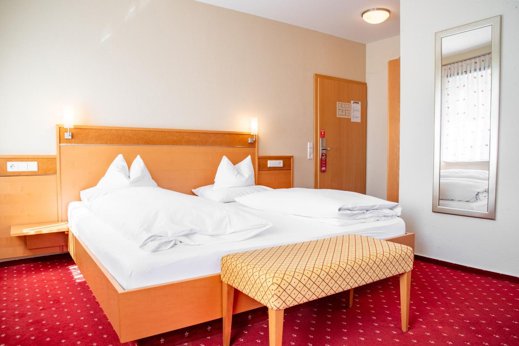 Hotel & Restaurant Post Laichingen Екстериор снимка