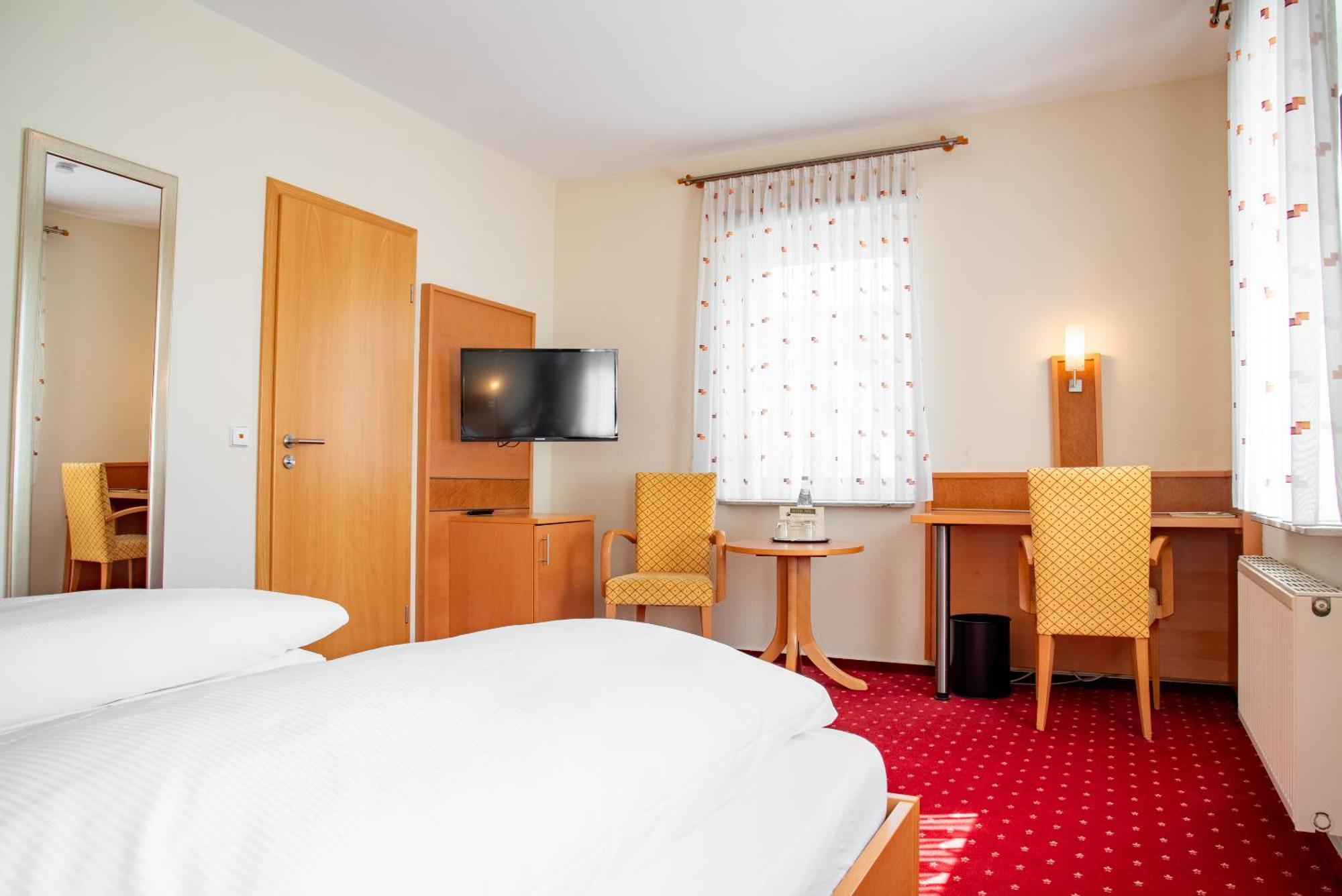 Hotel & Restaurant Post Laichingen Екстериор снимка