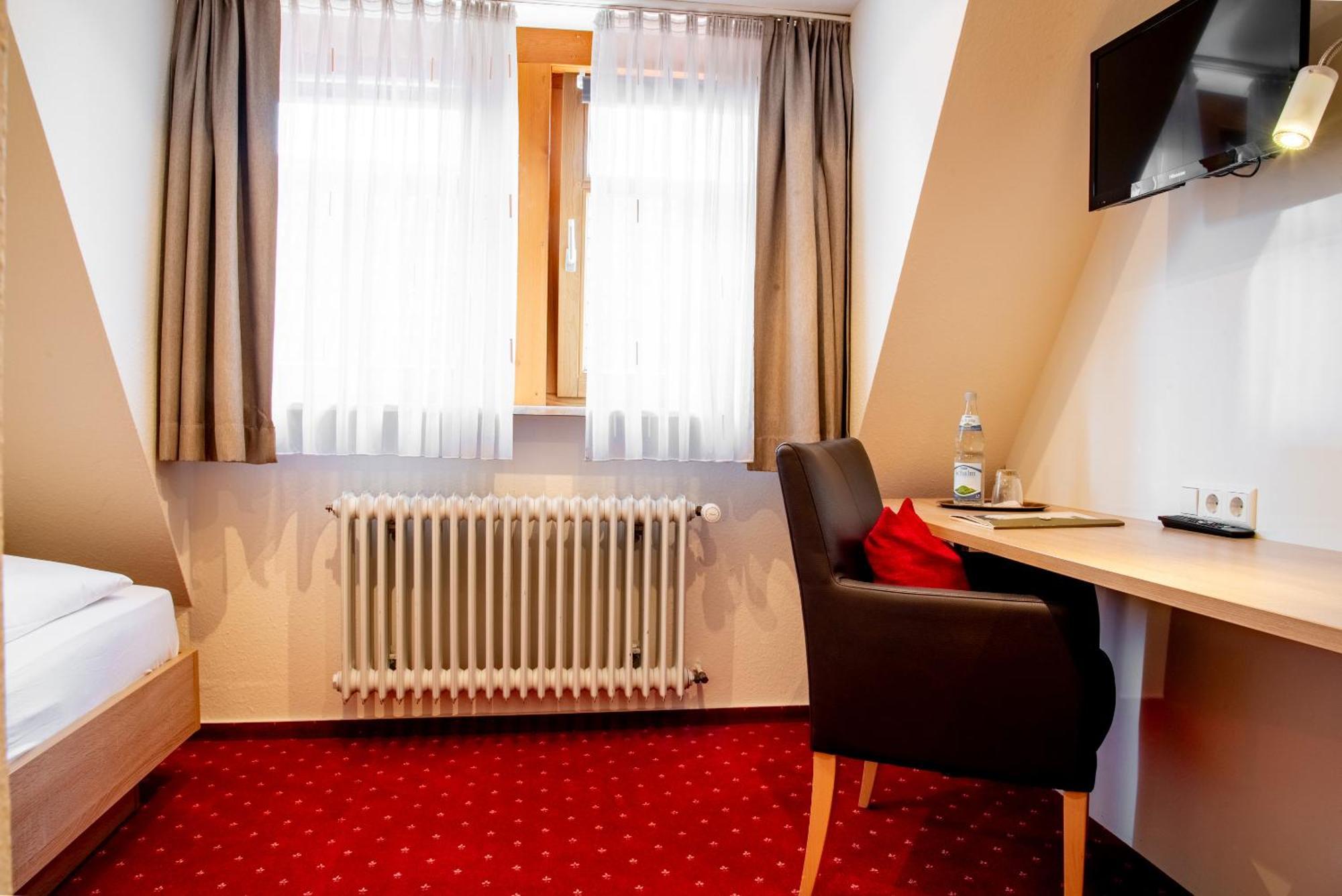 Hotel & Restaurant Post Laichingen Екстериор снимка